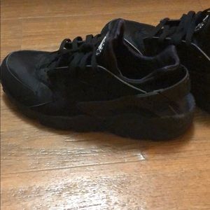 MENS all black Nike huaraches size 11